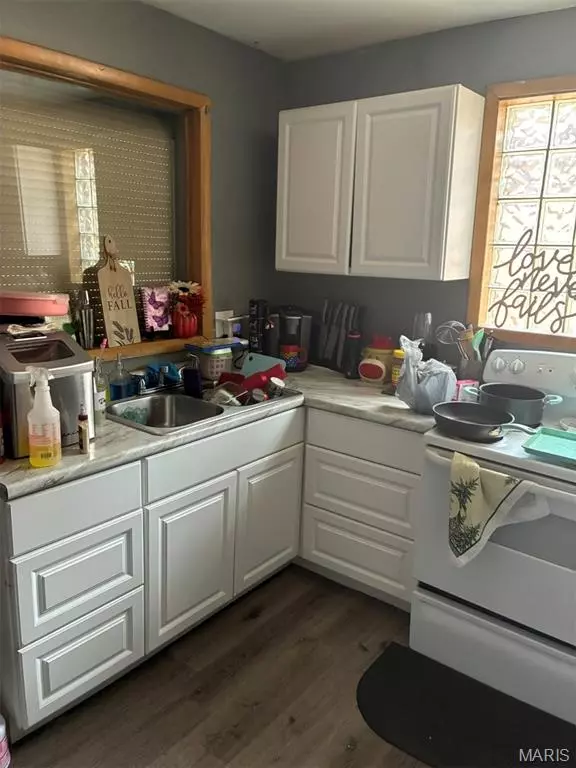 St Louis, MO 63136,5653 Park LN