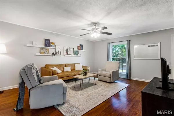 Maryland Heights, MO 63043,11916 Meadowpark CT