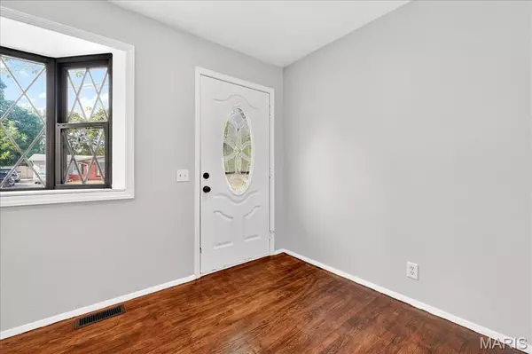 Florissant, MO 63031,2040 Splendor DR