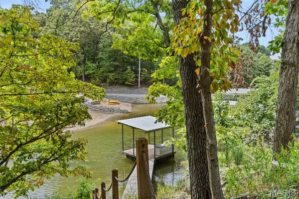 28 Four Winds CT, Lake Ozark, MO 65049