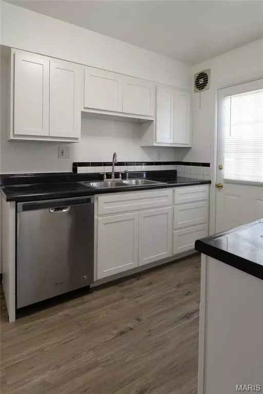 St Ann, MO 63074,3569 Saint Gregory LN