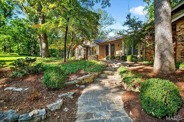 Chesterfield, MO 63005,16446 Dapple Gray CT