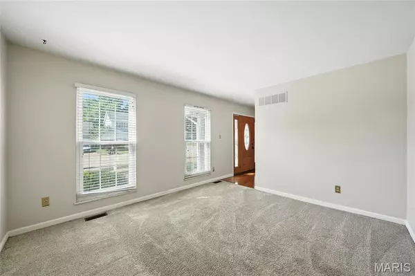 Ballwin, MO 63021,1043 Oakwood Farms LN