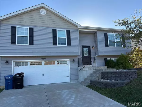 434 Honeysuckle Creek Dr. DR, Wentzville, MO 63385
