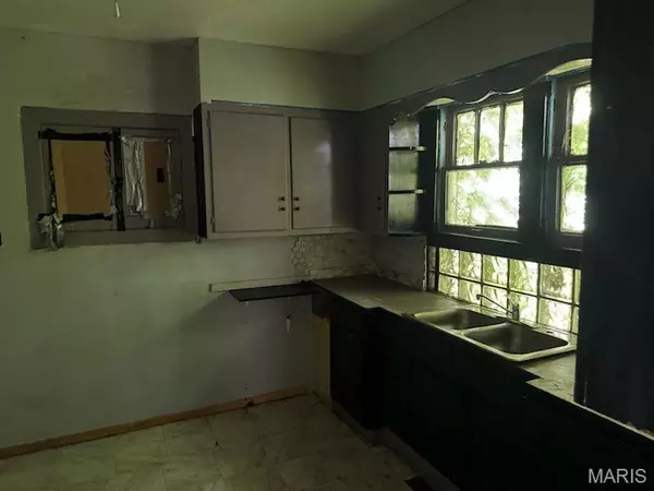 East St Louis, IL 62205,541 N 27th ST