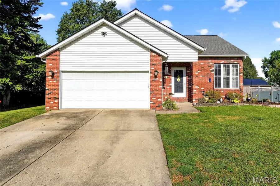 105 N 6th ST, Dupo, IL 62239