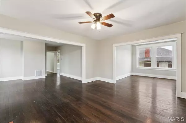 St Louis, MO 63121,3142 Thelma AVE