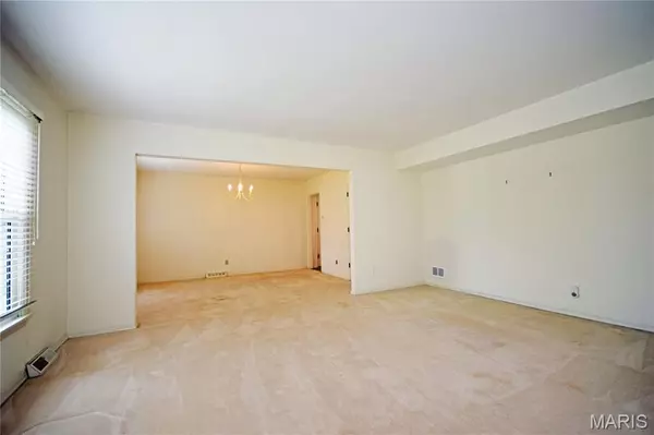 Chesterfield, MO 63017,131 Ridgecrest DR