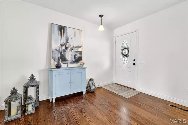Creve Coeur, MO 63141,722 Aramis DR