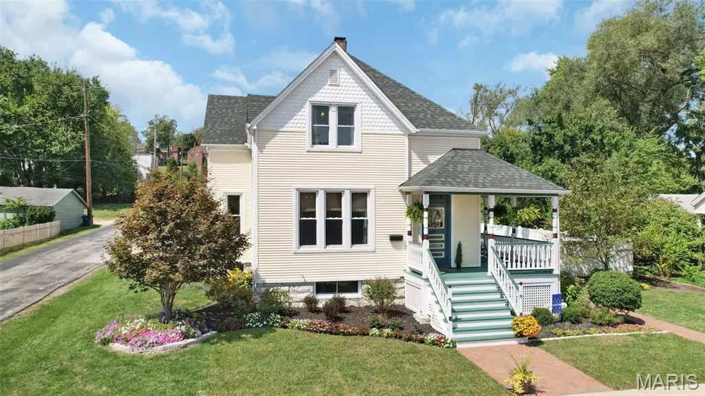 1303 N 3rd ST, St Charles, MO 63301