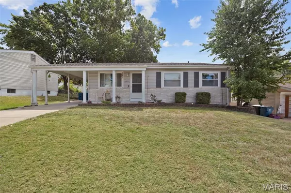4922 Rose Blossom LN, Hazelwood, MO 63042