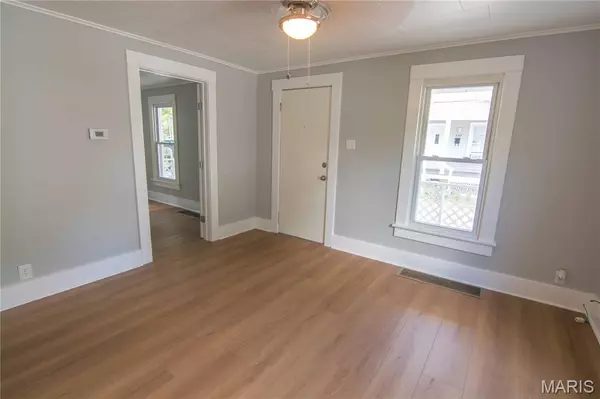 Hillsboro, IL 62049,631 Lakeview DR