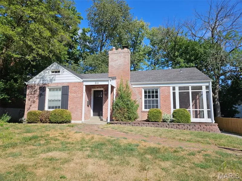 846 Wild Cherry LN, University City, MO 63130