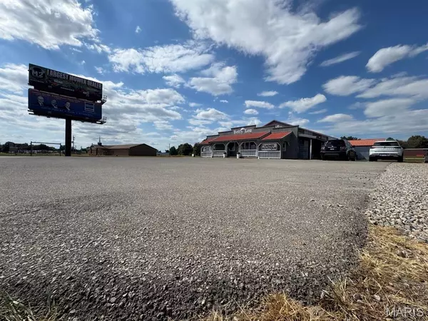 16335 N Outer RD, Dexter, MO 63841