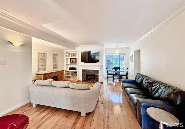 Clayton, MO 63105,250 S Brentwood BLVD #1D