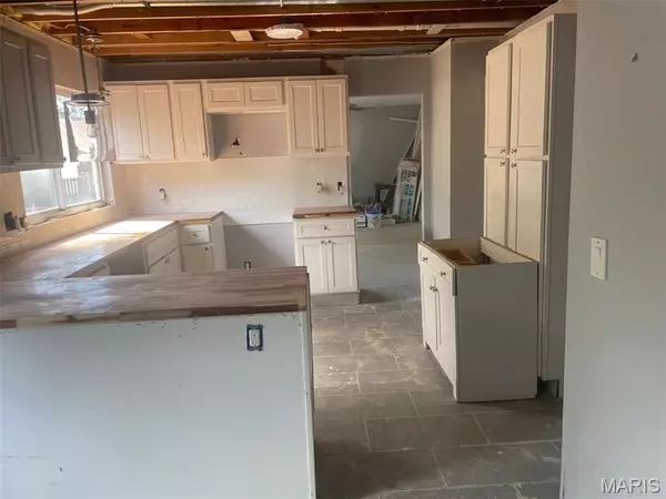 Florissant, MO 63031,2932 Sherwood DR