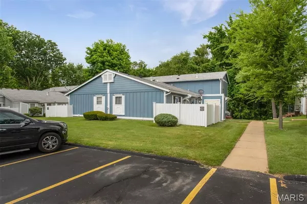 2449 Forest Shadows DR, St Louis, MO 63136