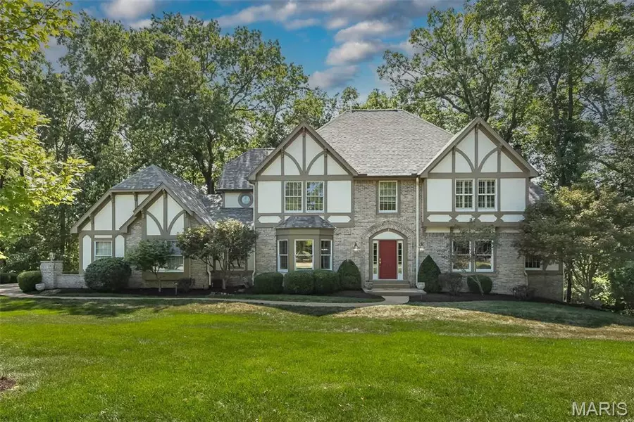 1816 Parsonage DR, Chesterfield, MO 63005