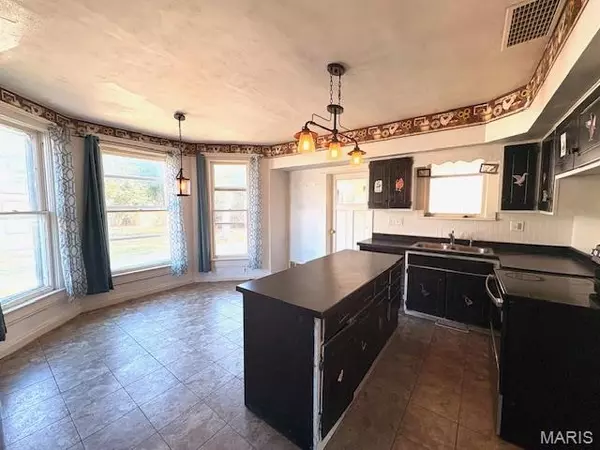 Nashville, IL 62263,426 E Adams ST