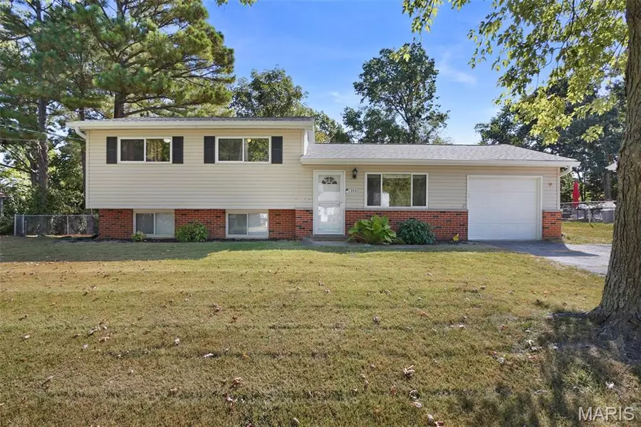 1804 Debbie DR, High Ridge, MO 63049