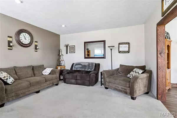 Breese, IL 62230,923 N 6th ST