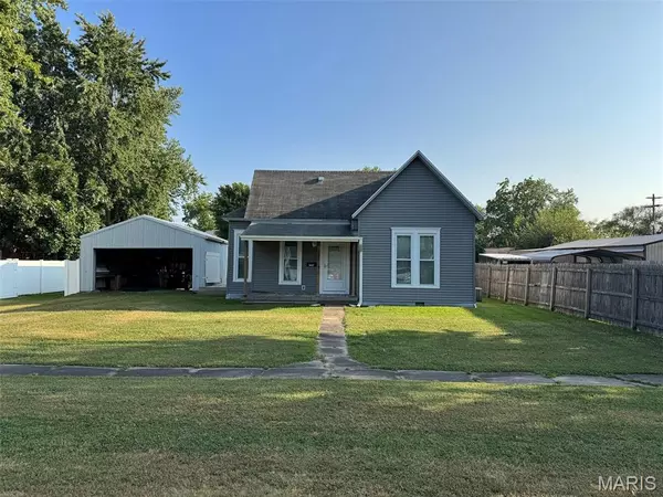 220 E Thompson ST, Kahoka, MO 63445