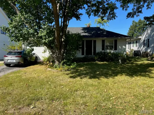 923 Poinsetta LN, St Louis, MO 63122