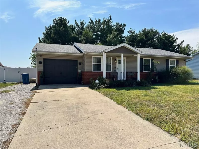 518 Buckeye DR, Troy, IL 62294