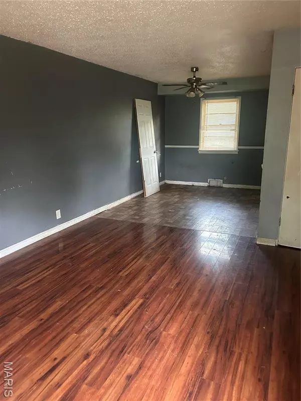 St Louis, MO 63137,905 Delaird DR