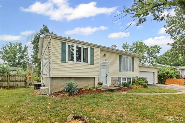 223 Bachman LN, Godfrey, IL 62035