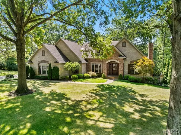 36 Villa Coublay, Frontenac, MO 63124