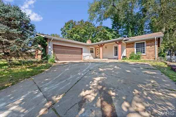 817 Laurel LN, St Charles, MO 63301