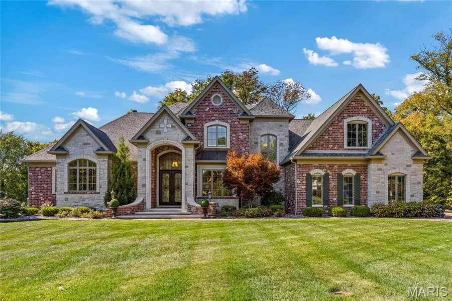 24 Muirfield LN, Town And Country, MO 63141