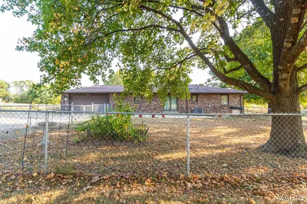 Lebanon, MO 65536,22505 Green Hills RD