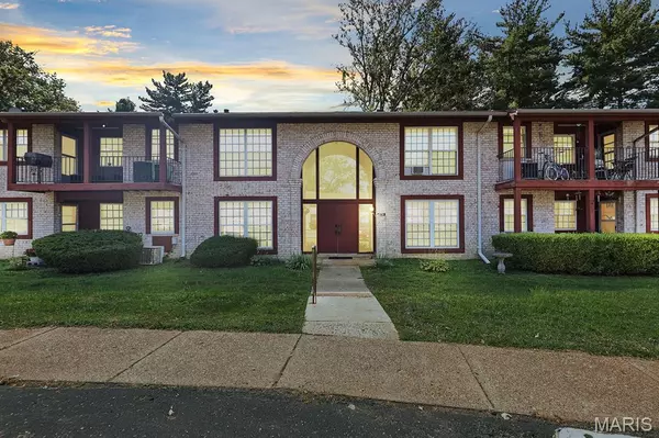8728 Santa Bella DR #B, Hazelwood, MO 63042