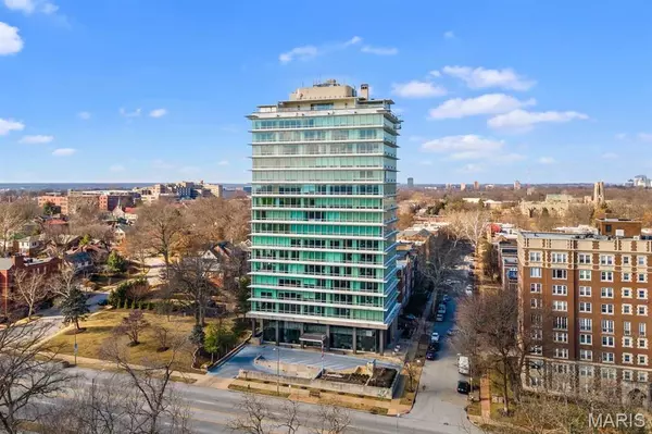 St Louis, MO 63105,801 S Skinker #5A