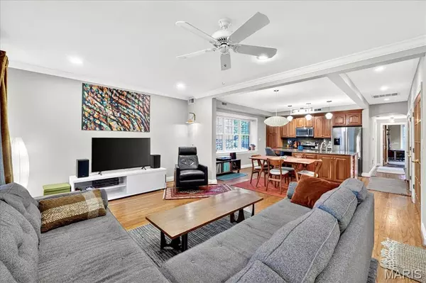 St Louis, MO 63105,7520 Buckingham DR #1E