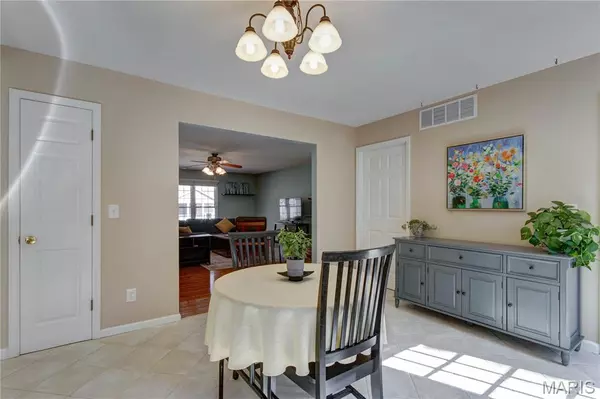 Ballwin, MO 63021,564 Woodlyn XING