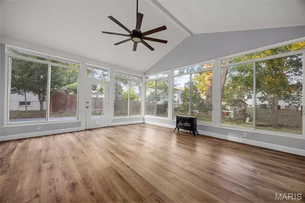 Ballwin, MO 63021,906 Parma DR