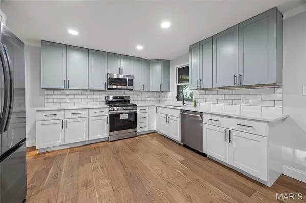 Ballwin, MO 63021,906 Parma DR