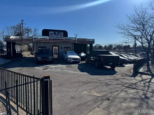 6994 Chippewa St ST, St Louis, MO 63109