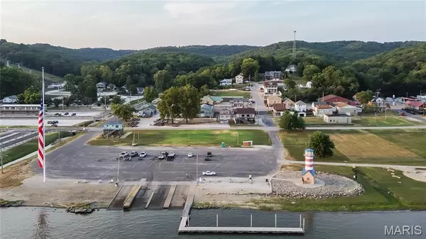 Grafton, IL 62037,12 E Water ST