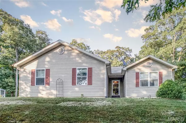 7590 Moulton RD, Bunker Hill, IL 62014