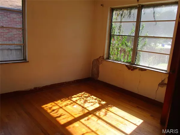 University City, MO 63132,8450 Kempland PL