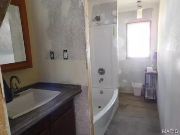 Salem, IL 62881,4235 Radio Tower RD