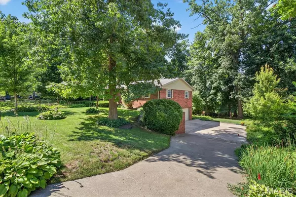 Godfrey, IL 62035,1118 Robert DR