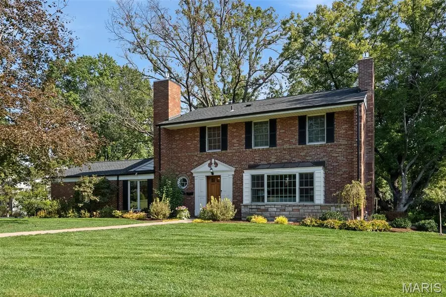 9034 Monmouth DR, St Louis, MO 63117