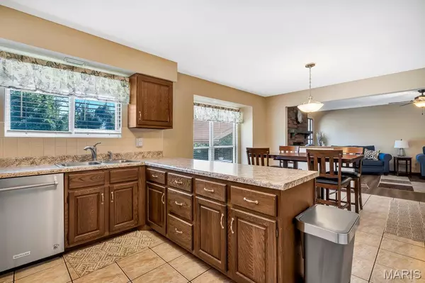 Florissant, MO 63034,15412 Forte De France LN