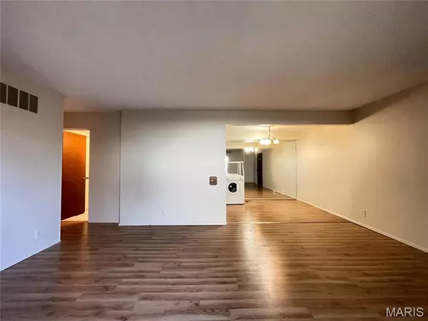 St Louis, MO 63146,10469 Briarbend DR #3