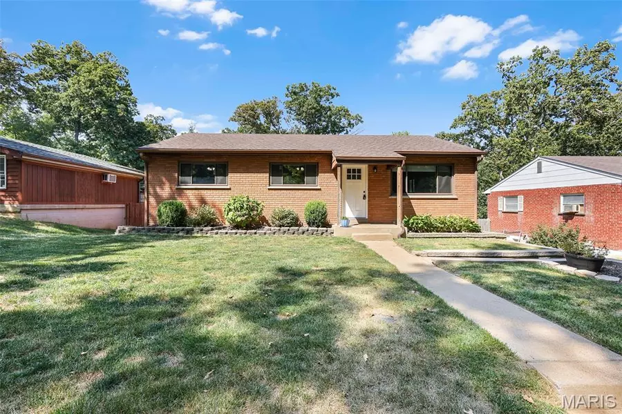 4135 Hickory Hill DR, St Louis, MO 63129